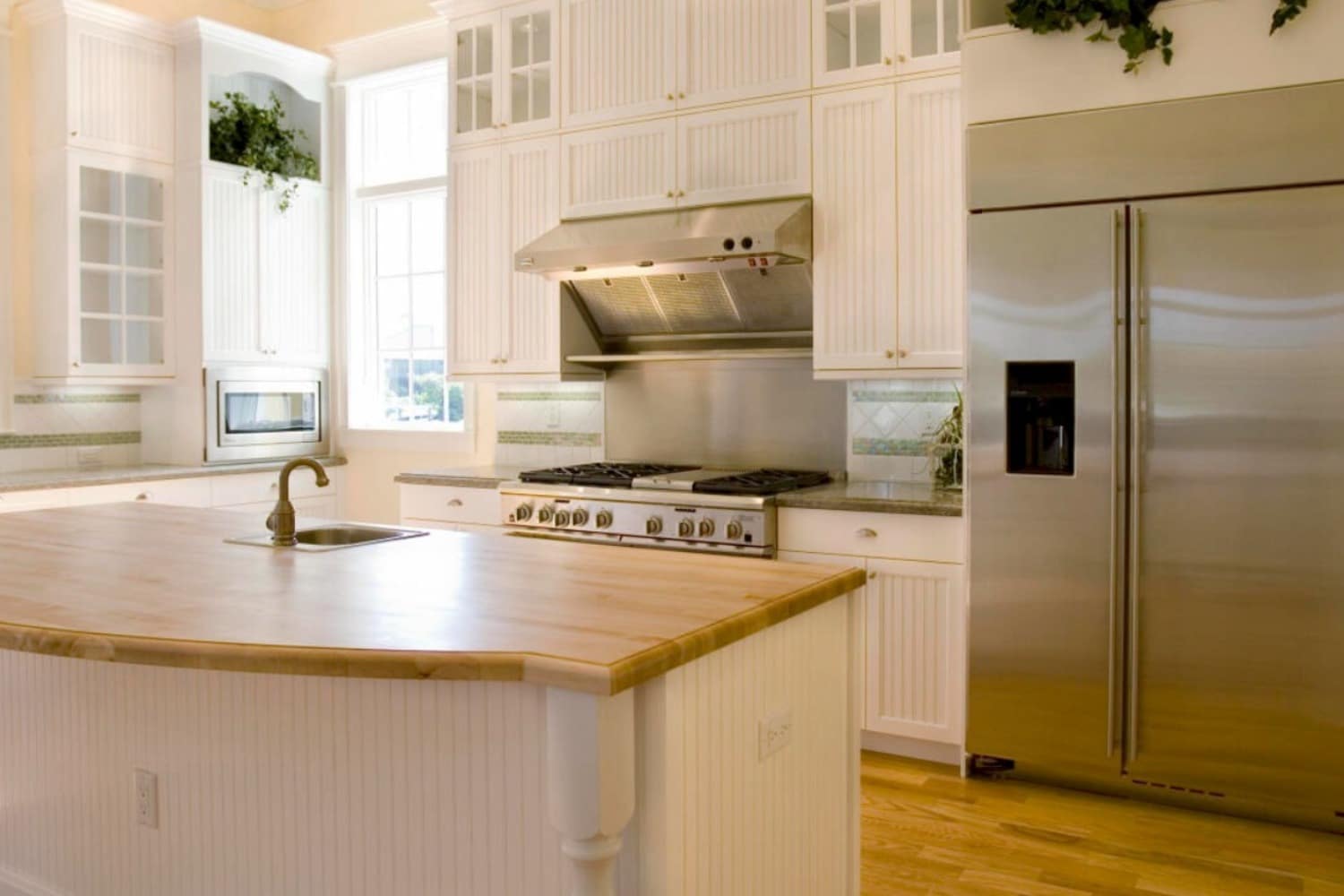 Modern Kitchen with Stainless Steel Appliances