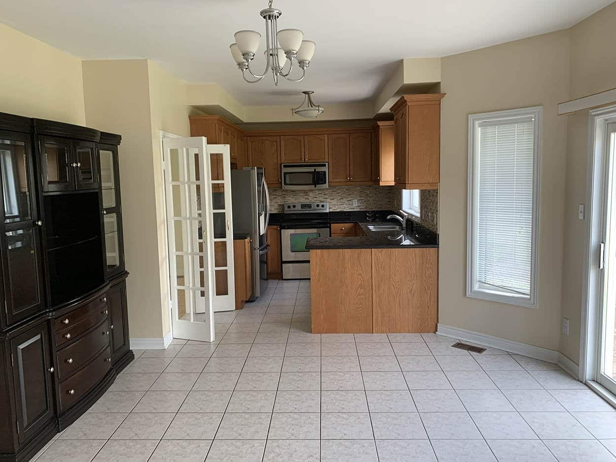 Complete kitchen before makeover