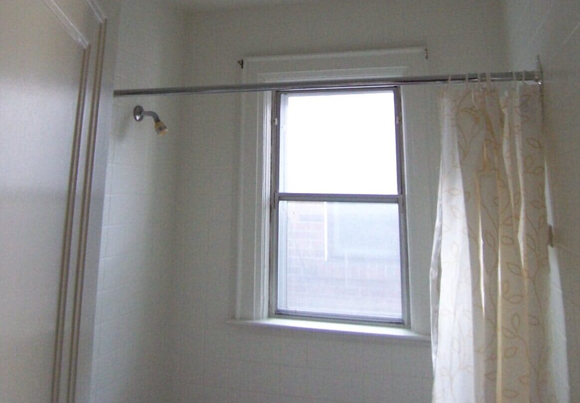 Minor wall repair after repaint – Coquitlam | Prep’n Sell