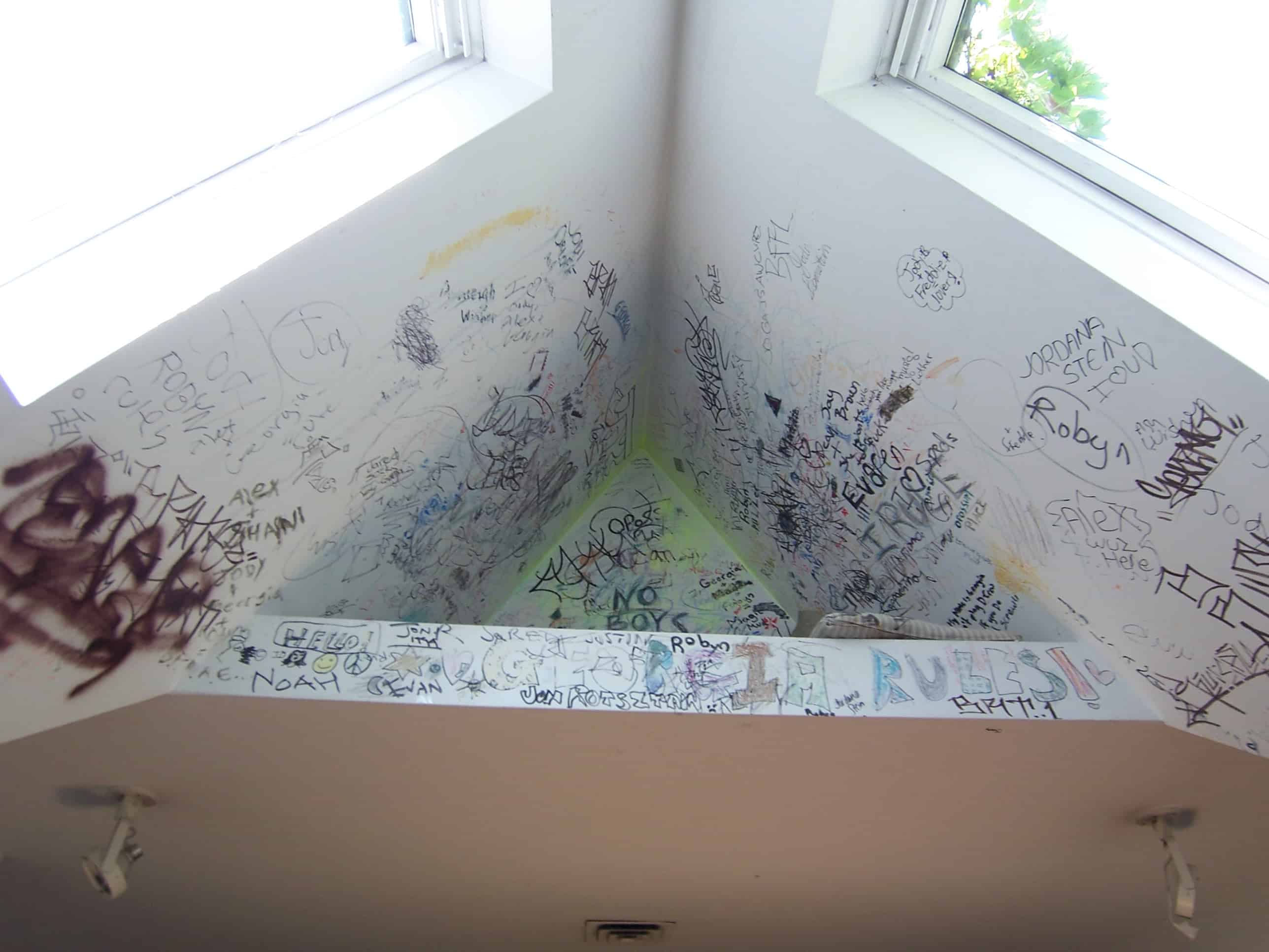 Feature wall repaint – Coquitlam | Prep’n Sell